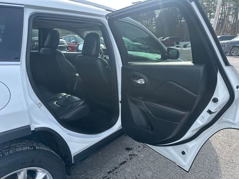 Used 2016 Jeep Cherokee Limited w/ Luxury Group image 8