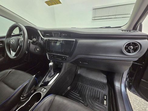 Used 2018 Toyota Corolla SE FWD image 21