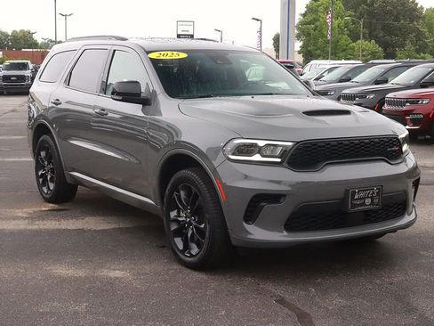 Used 2025 Dodge Durango GT AWD/4WD image 3