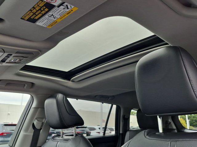 Certified 2022 Toyota Highlander Limited AWD/4WD image 10