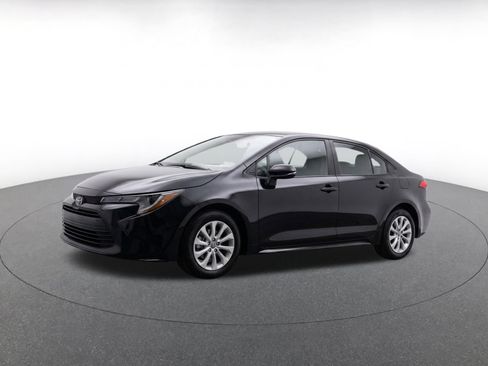 Used 2025 Toyota Corolla LE FWD image 3