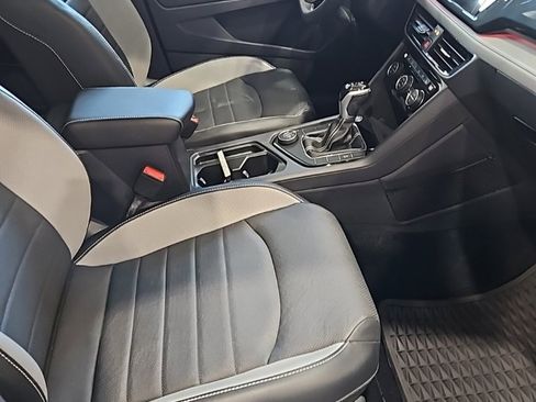 Used 2022 Volkswagen Taos SEL image 13