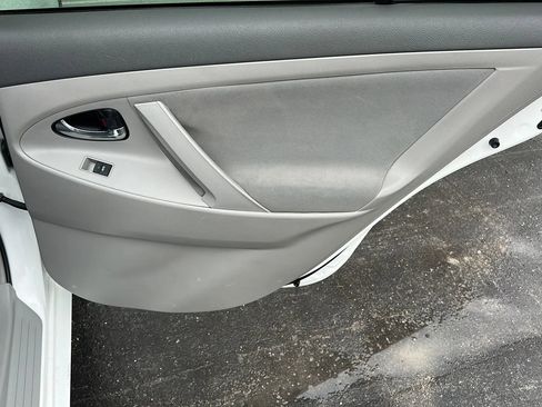 Used 2010 Toyota Camry SE image 12