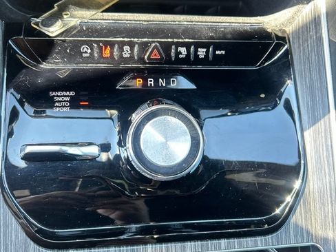 Used 2024 Jeep Wagoneer Series II w/ Flexible Seating Group AWD/4WD image 32