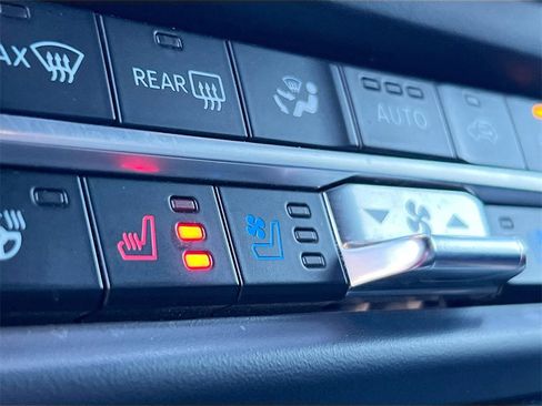 Used 2023 Ford Expedition Limited image 21