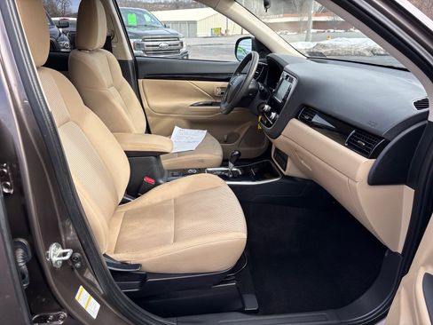 Used 2020 Mitsubishi Outlander ES image 13