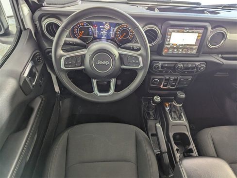 Certified 2023 Jeep Gladiator Overland image 13