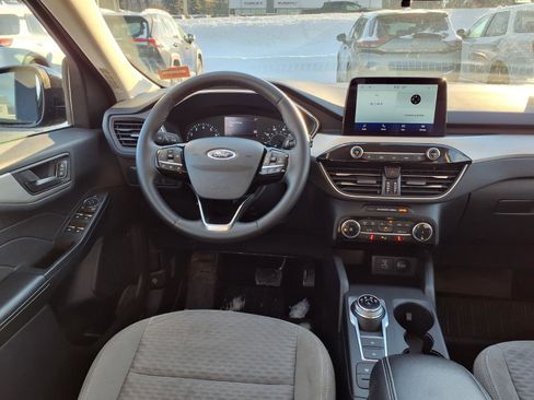 Used 2022 Ford Escape SE w/ SE Sport Appearance Package image 8