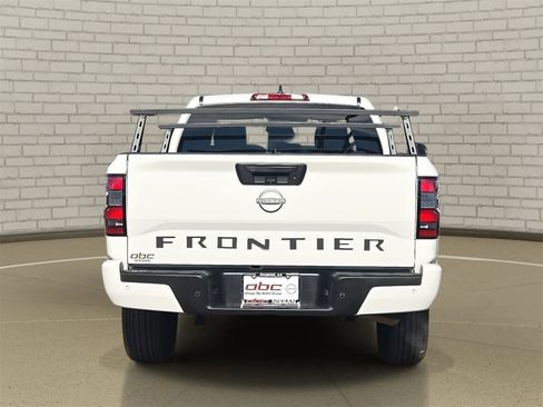 Used 2025 Nissan Frontier SV image 6
