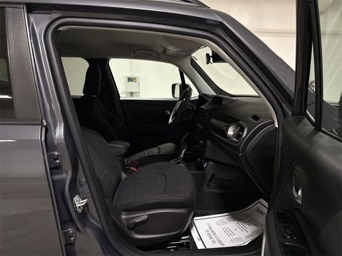 Used 2022 Jeep Renegade Latitude image 22