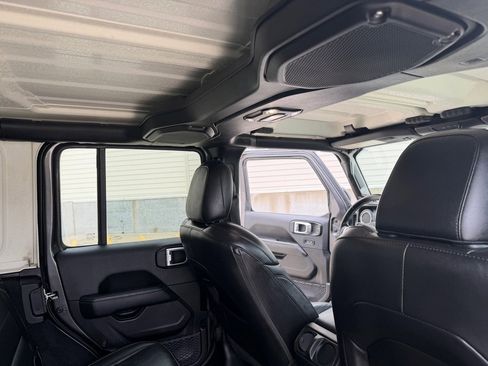 Used 2022 Jeep Wrangler Unlimited Sahara image 21
