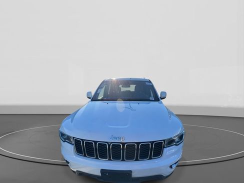 Used 2020 Jeep Grand Cherokee Laredo image 3