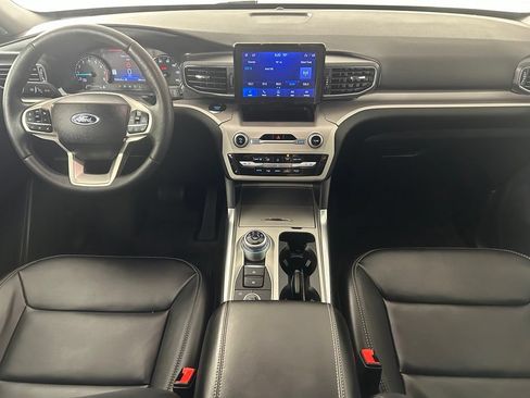 Used 2023 Ford Explorer XLT w/ Equipment Group 202A AWD/4WD image 4