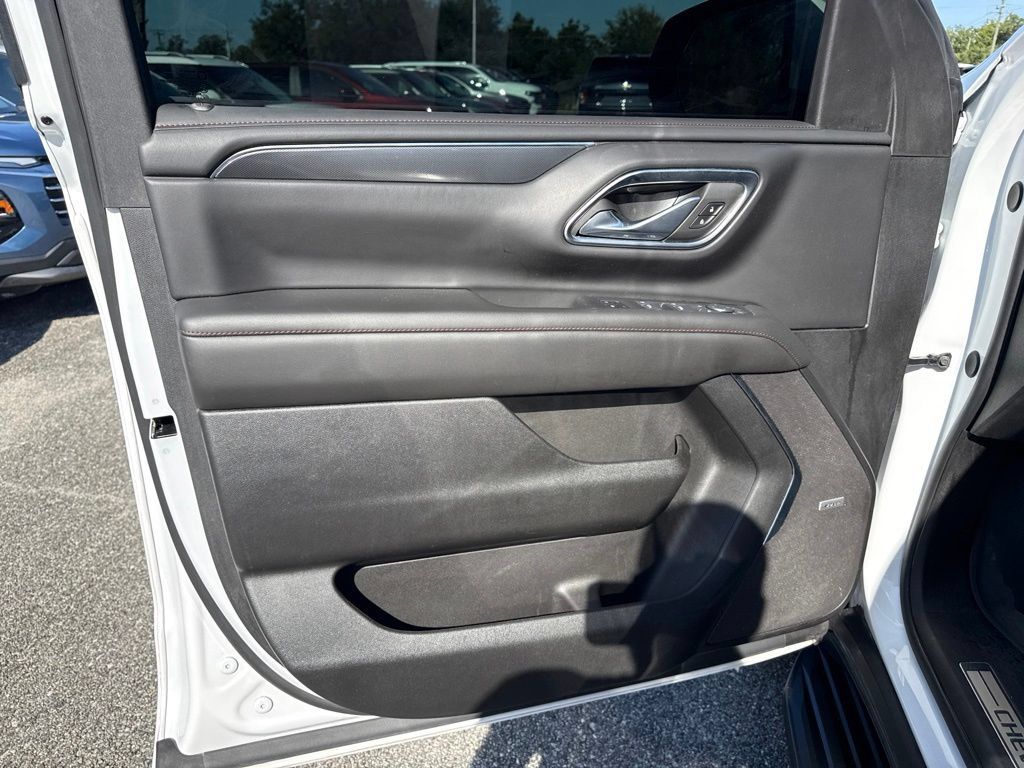 Used 2024 Chevrolet Suburban RST w/ Luxury Package RWD image 12