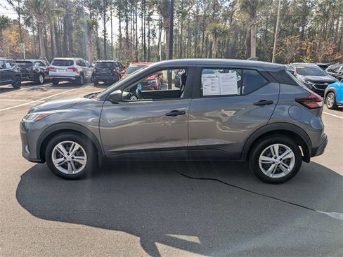 Used 2022 Nissan Kicks S image 6