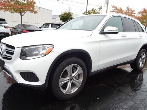 Used 2018 Mercedes-Benz GLC 300 4MATIC w/ Premium Package image 4