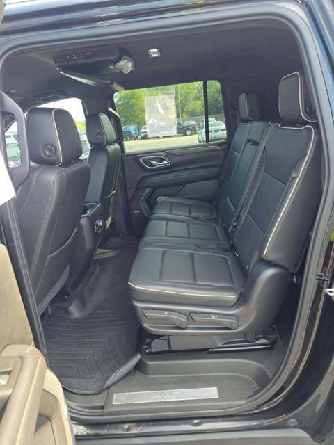 Used 2021 GMC Yukon XL SLT AWD/4WD image 10