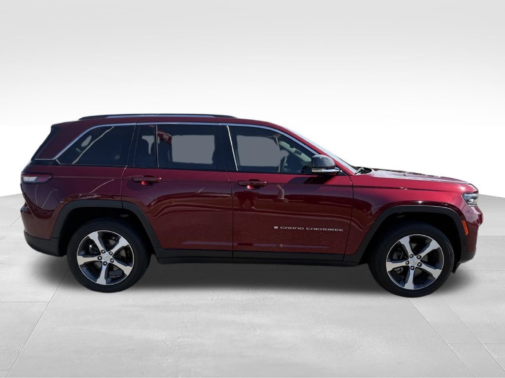 Used 2023 Jeep Grand Cherokee Limited w/ Trailer Tow Prep Group (B) AWD/4WD image 25