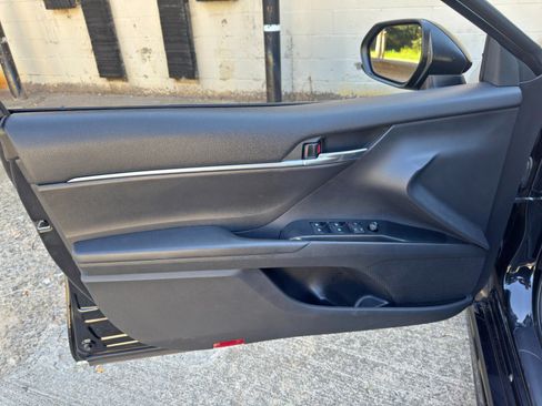 Used 2020 Toyota Camry SE FWD image 35