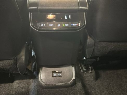 Used 2024 Toyota Highlander XLE image 20