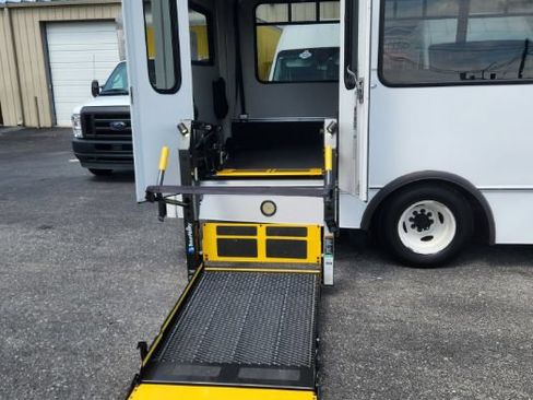Used 2015 Ford E-350 and Econoline 350 Super Duty RWD image 6