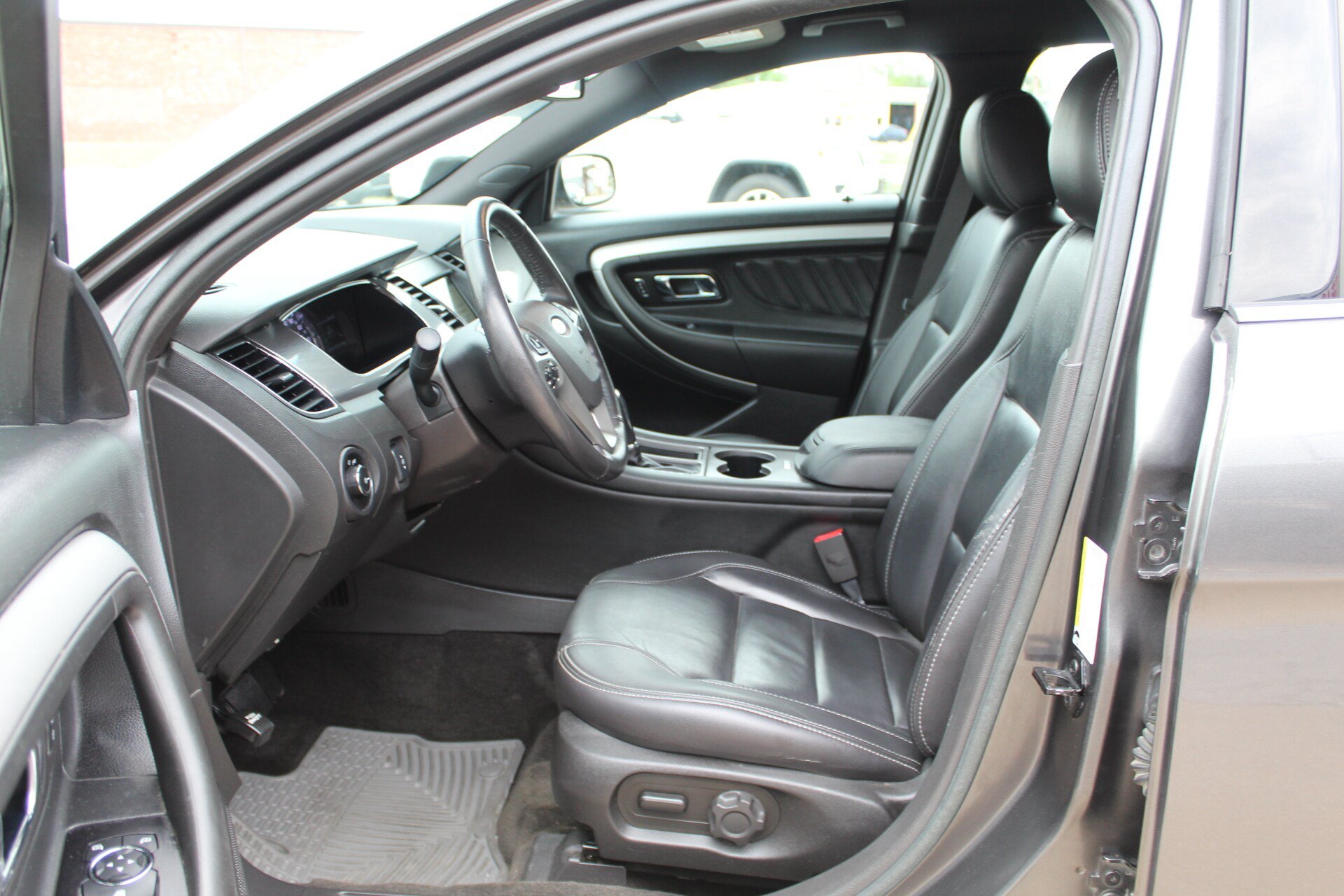 Used 2018 Ford Taurus SEL w/ Equipment Group 201A FWD image 26