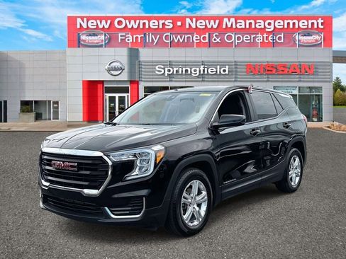 Used 2024 GMC Terrain SLE image 2