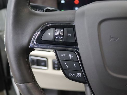 Used 2021 Lincoln Navigator L Reserve w/ Luxury Package image 38