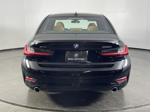 Certified 2022 BMW 330i xDrive Sedan w/ Driving Assistance Package image 7