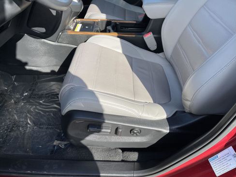 Used 2022 Honda CR-V Touring image 3