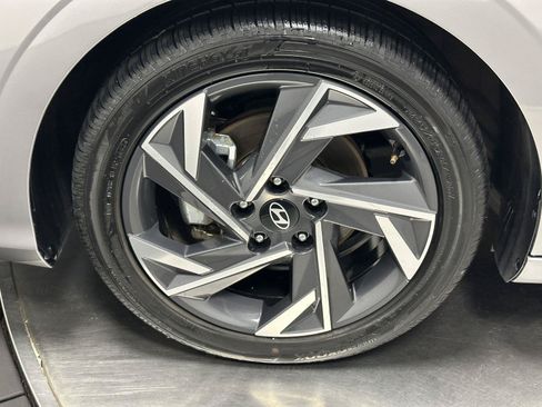 Used 2025 Hyundai Elantra SEL FWD image 18