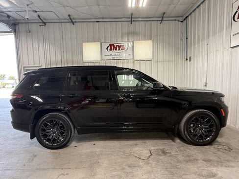 Used 2025 Jeep Grand Cherokee L Summit w/ Advanced Protech Group IV AWD/4WD image 2