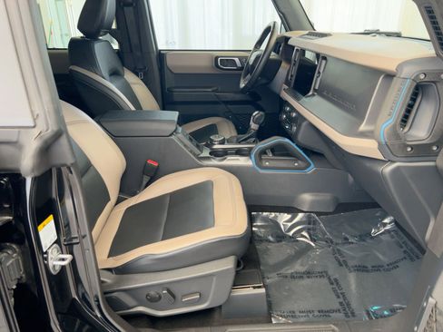 Used 2024 Ford Bronco Wildtrak image 30