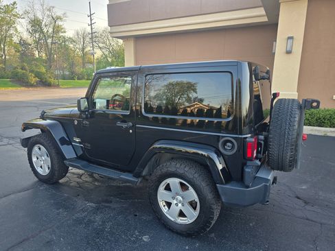 Used 2012 Jeep Wrangler Sahara w/ Connectivity Group AWD/4WD image 6