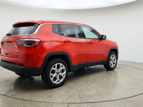 Used 2025 Jeep Compass Latitude AWD/4WD image 9