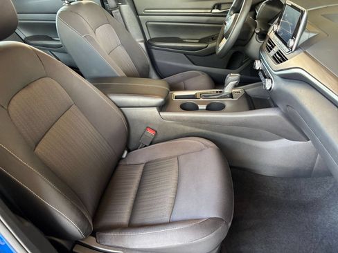 Used 2025 Nissan Altima 2.5 SV FWD image 30