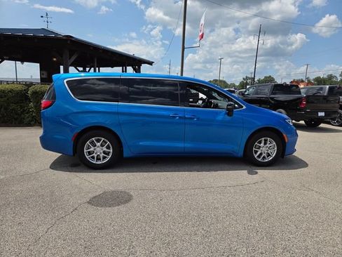 Used 2026 Chrysler Pacifica Select FWD image 18