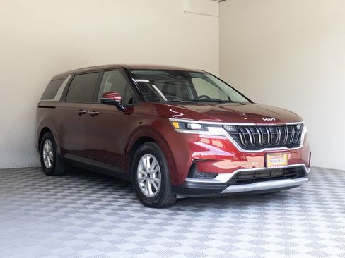 Used 2024 Kia Carnival LX FWD image 6