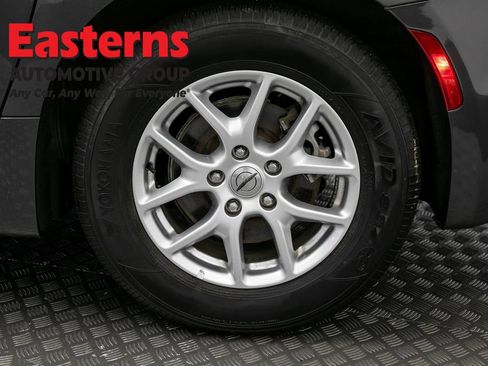 Used 2023 Chrysler Pacifica Touring-L FWD image 35