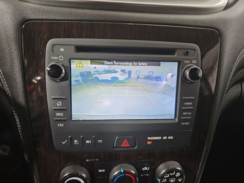 Used 2015 Chevrolet Traverse LT w/ Style and Technology Package FWD image 20