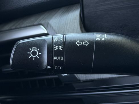 Used 2024 Kia Telluride EX w/ EX Captain's Chair Package FWD image 21
