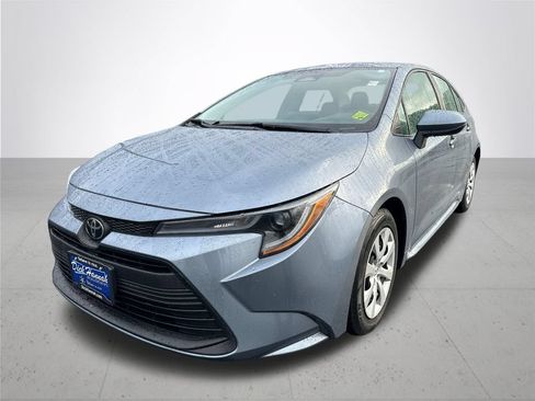Used 2024 Toyota Corolla LE FWD image 2