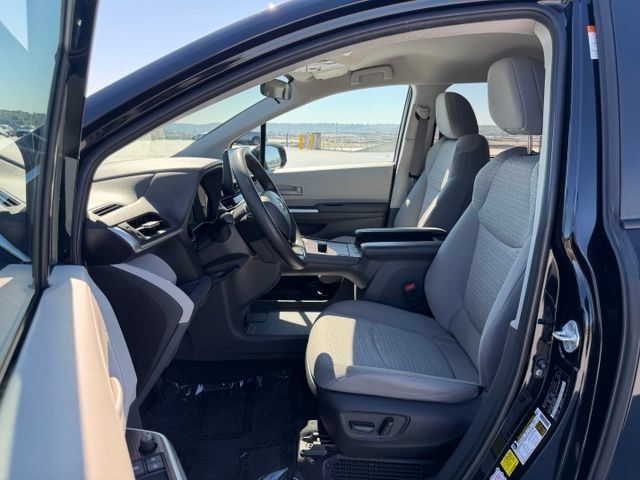Used 2023 Toyota Sienna LE FWD image 10