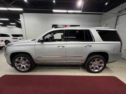 Used 2016 Cadillac Escalade Premium AWD/4WD image 19