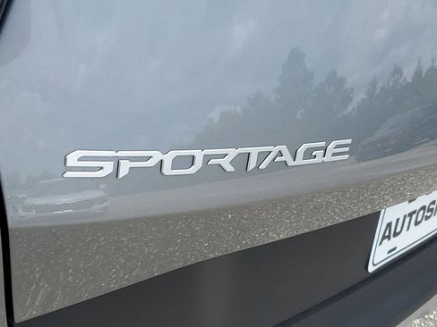 New 2025 Kia Sportage LX image 26