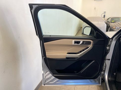 Certified 2022 Ford Explorer XLT w/ Equipment Group 202A image 16