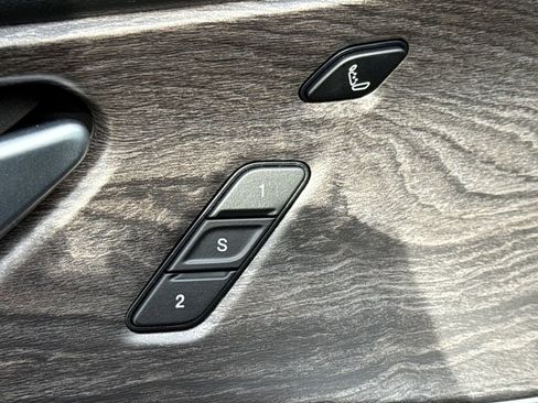 Used 2022 Jeep Grand Cherokee Overland w/ Luxury Tech Group IV image 23