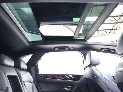 Used 2019 Bentley Bentayga AWD/4WD image 84