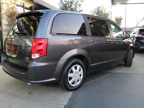 Used 2019 Dodge Grand Caravan SE FWD image 5