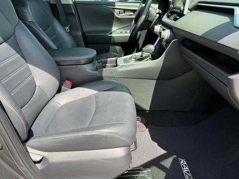 Used 2020 Toyota RAV4 Limited image 18